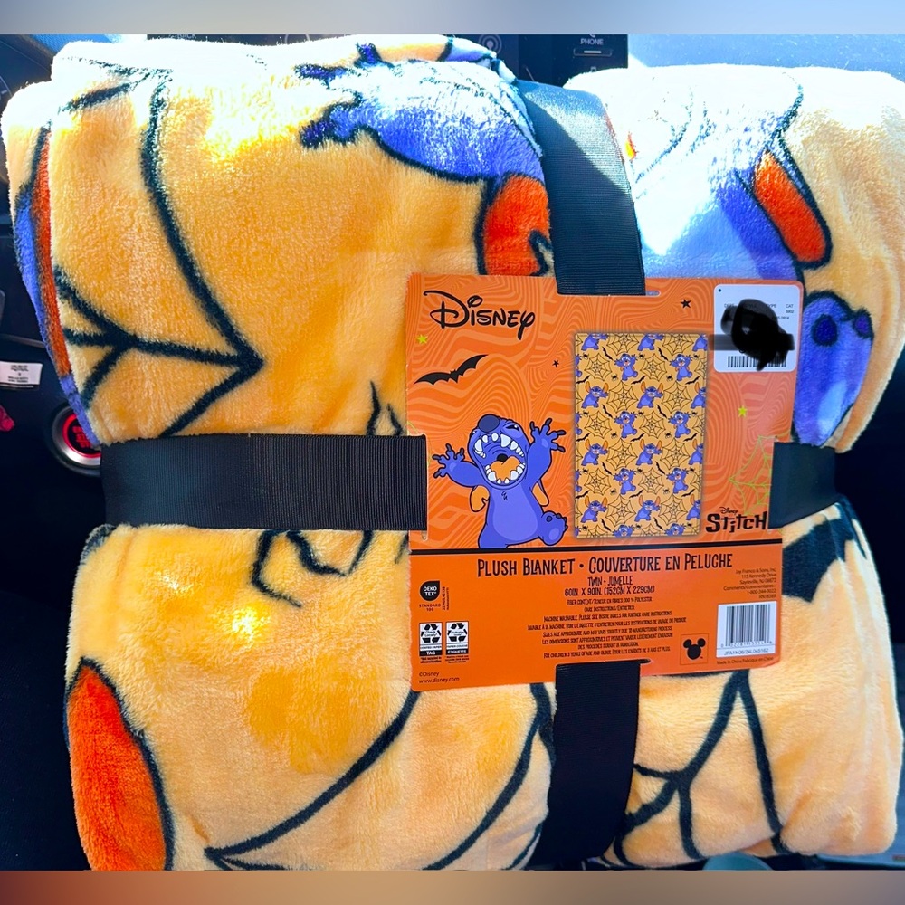 🕸️Stitch Halloween blanket/throw🕸️